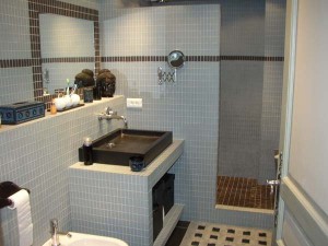 Salle de bains belle chambre